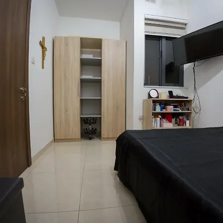 Modern Flat At Μπιρκιρκάρα